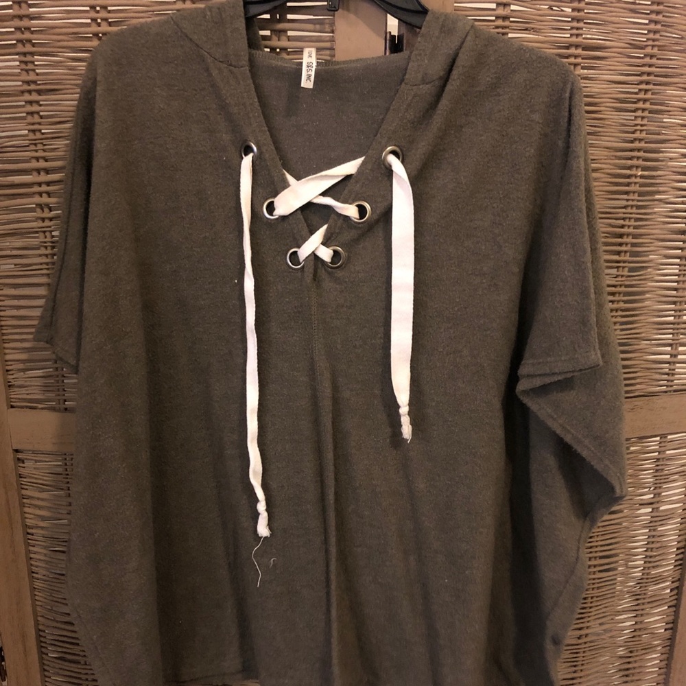 Soft short sleeve green sweatshirt
